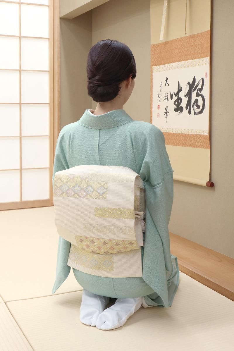 銀座【L-8241】西陣製 絽 袋帯 乳白色 段重ね七宝花菱文（落款入
