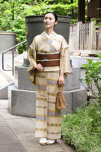 訪問着 葉模様 金彩 水銀色 KK-2033 訪問着 手描き 花模様 扇子 金彩 乙女色 KK-2143 - メルカリ