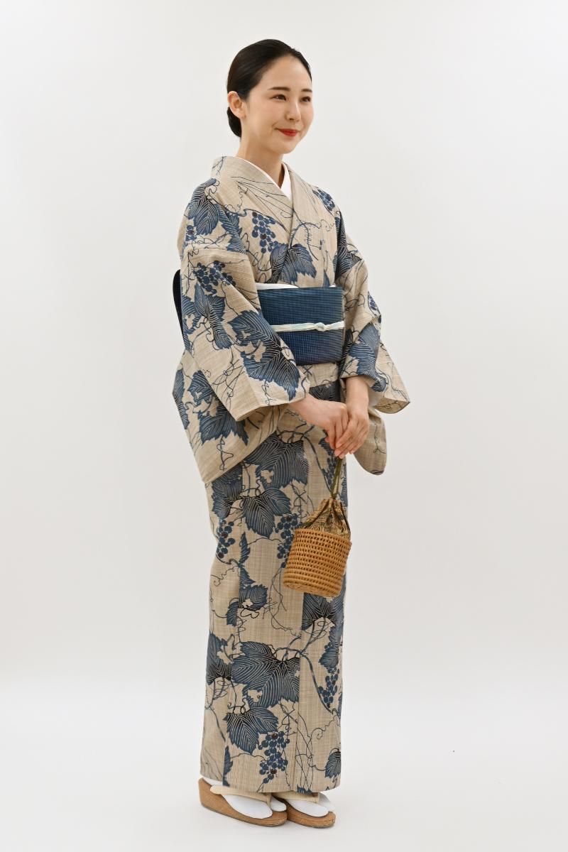 特選蔦葡萄紋意匠地御召訪問着更紗唐草文様柄部分は紋