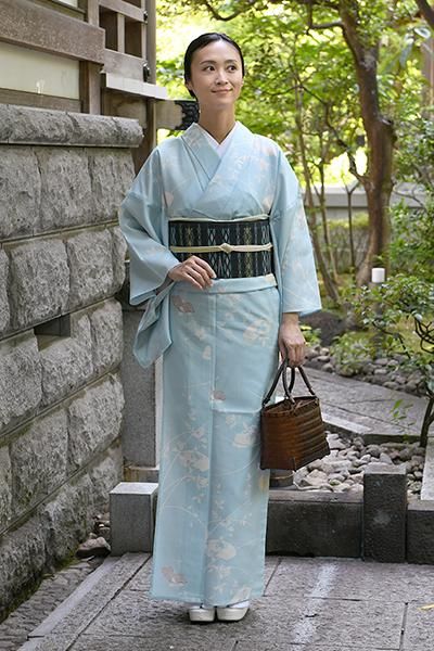 あおき【着物4555】白山工房製 夏牛首紬 小紋 地紙に蔓実の図（新品 反端 証紙付）：身丈162/裄69