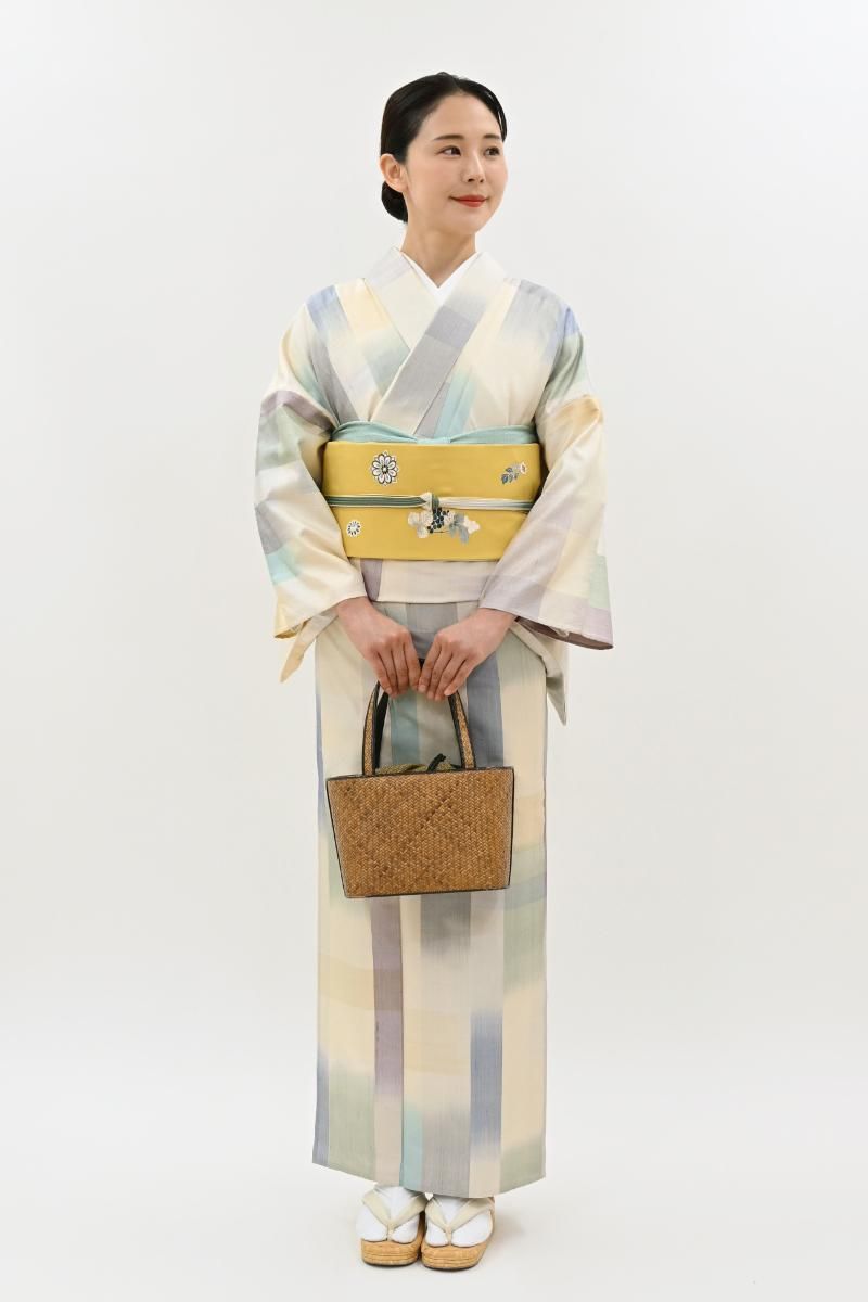 銀座【A-4146】単衣 紬 淡い象牙色 多彩な段暈かし :身丈161/裄67.5