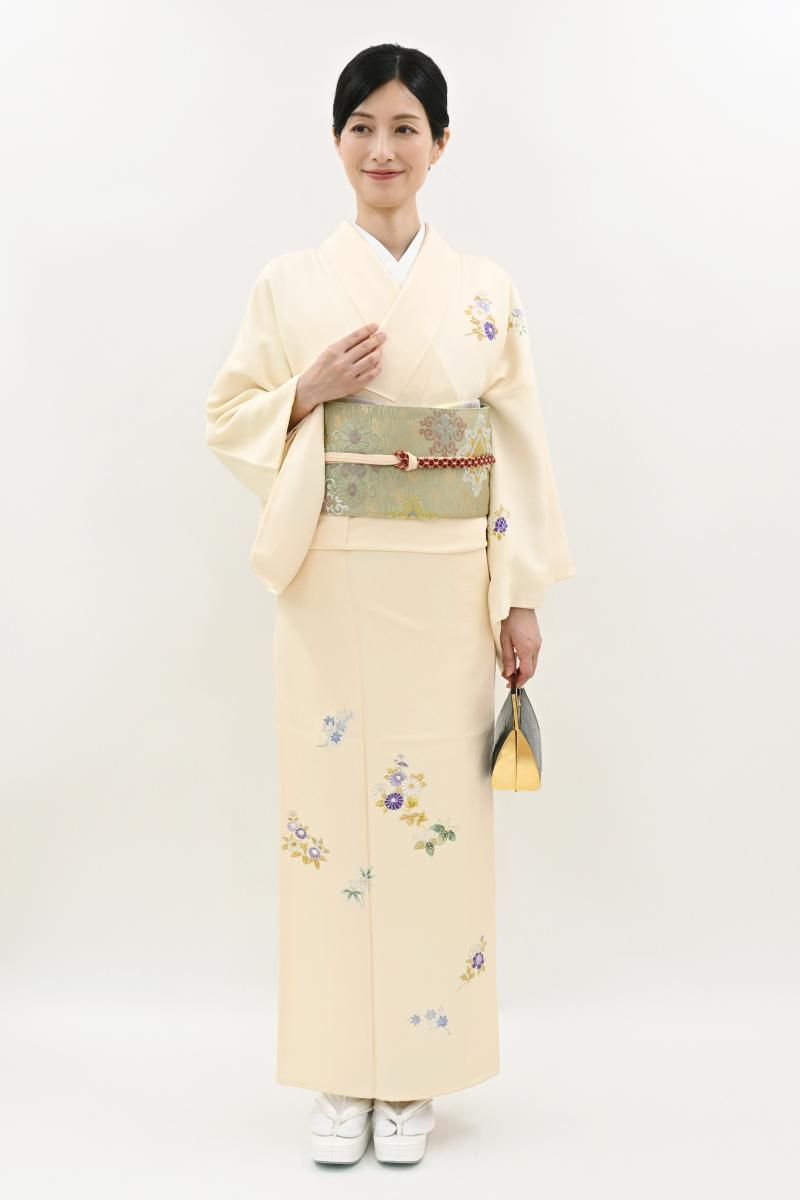 銀座【B-4217】付下げ 明るい鳥の子色 四季花文（反端付）（N