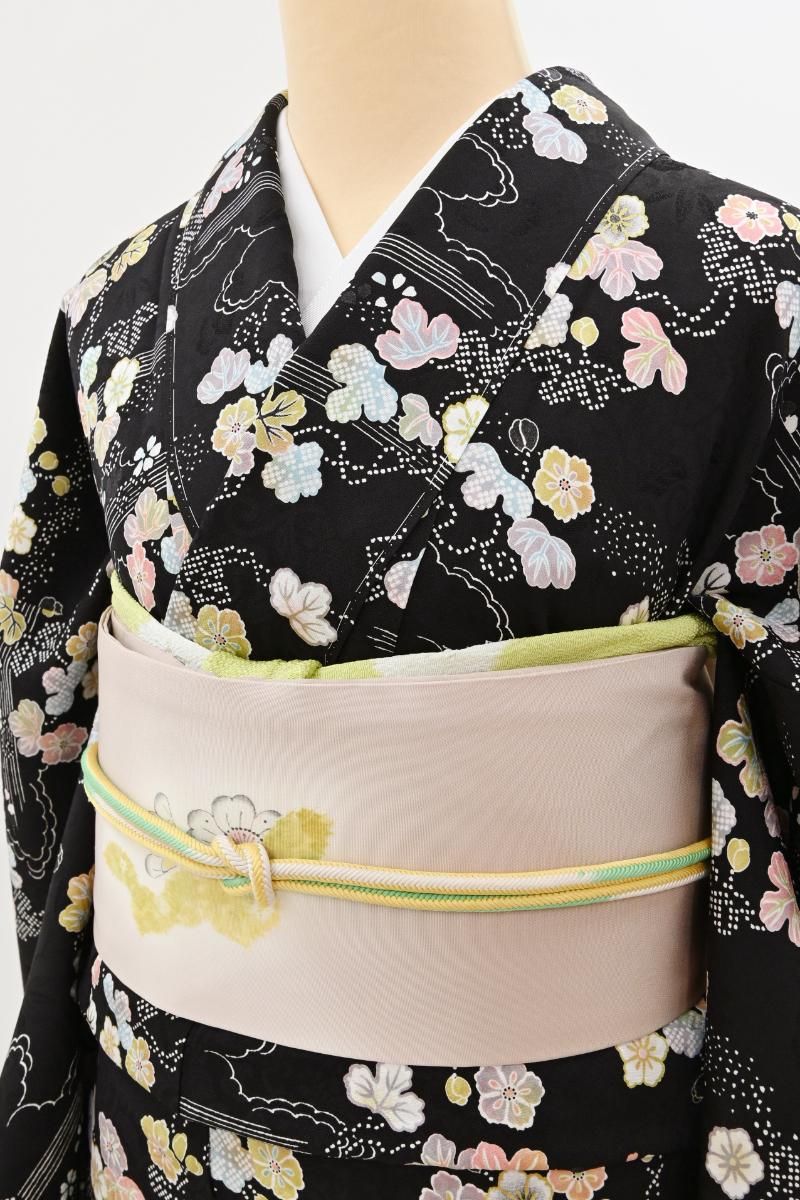 飛青磁の丸花入 飛青磁瓶子花入 とびせいじへいしはないれ – 鶴田 純久の章 お話