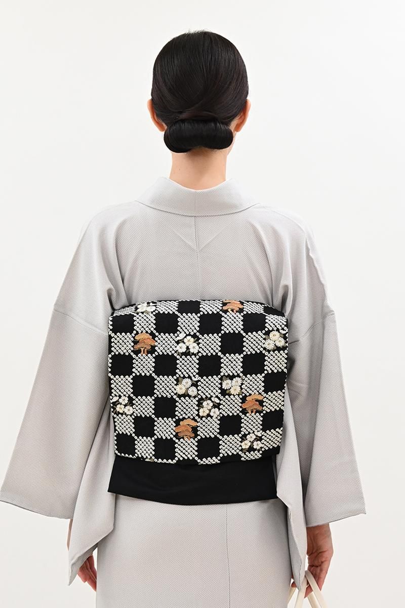 【名古屋帯】未使用品/やさしい縞に咲く牡丹と萩✾刺繍/グレー/八寸/374cm 蝶の刺繍開き名古屋帯