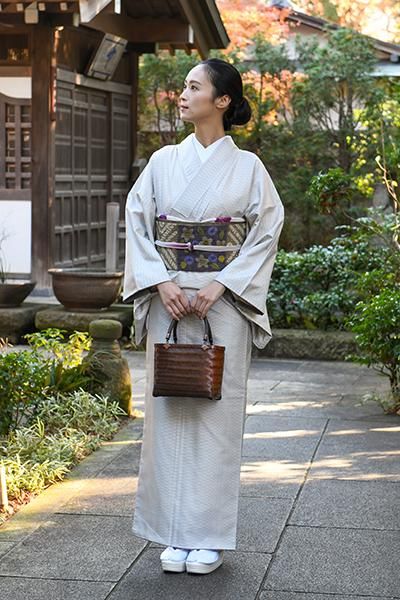 銀座【着物4594】本場大島紬 白色 幾何文（反端 証紙付）:身丈