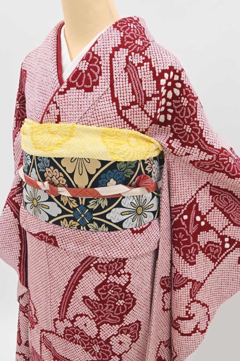 【春】20835o 振袖　絞り　七宝　紗綾形　雪芝に古典風景文様　着物 銀座【B-4253】総絞り 振袖 深緋色 貝桶の図（長襦袢セット