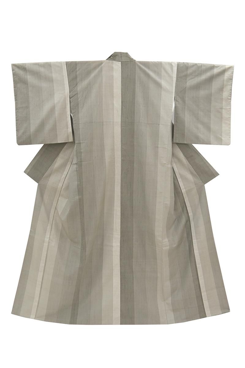 銀座【A-4181】紬 灰汁色 竪縞 （反端付） :身丈160.5/裄68 - 銀座