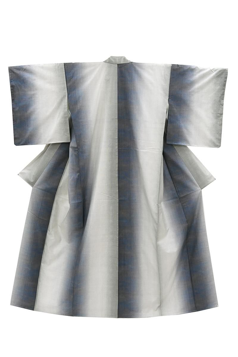 銀座【A-4182】桑原啓之介 本場白大島紬 灰白色×濃藍色 竪暈かし（証紙