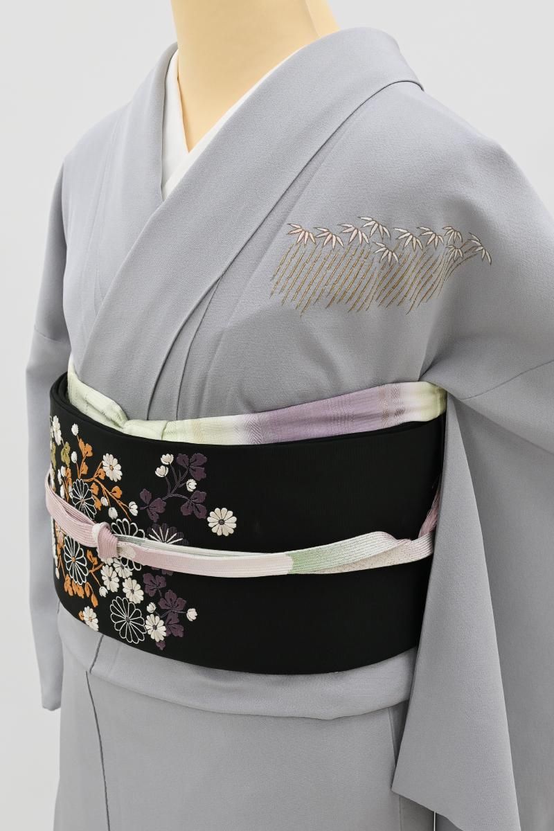 付下げ　伊と幸　刺繍　ちりめん　鴨の羽色　着尺　反物　訳あり　在庫保管品 銀座【B-4270】繍一ッ紋 刺繍 訪問着 淡い鳩羽鼠色 竹と梅の図