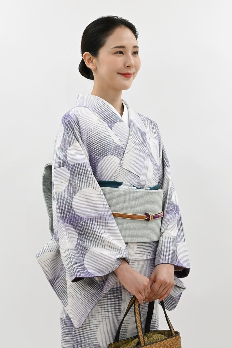 Z2107★ 着物淡雪 ★正絹　紬地　袷　染め分け　よろけ縞に観世水 銀座【H-0762】紬地 染名古屋帯 淡い水縹色 無地 - 銀座きもの青木