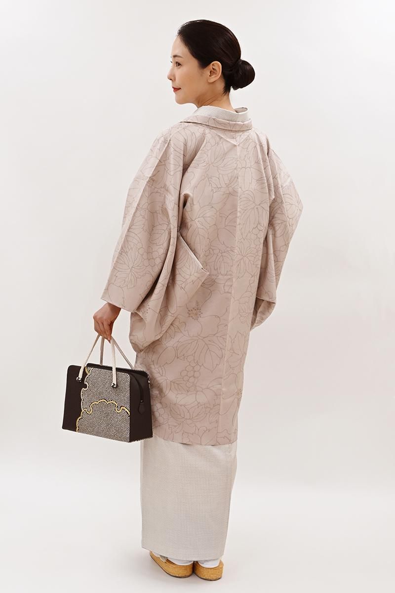 銀座【E-2303】白山工房製 牛首紬地 羽織 淡い灰桜色 葡萄の図(証紙付