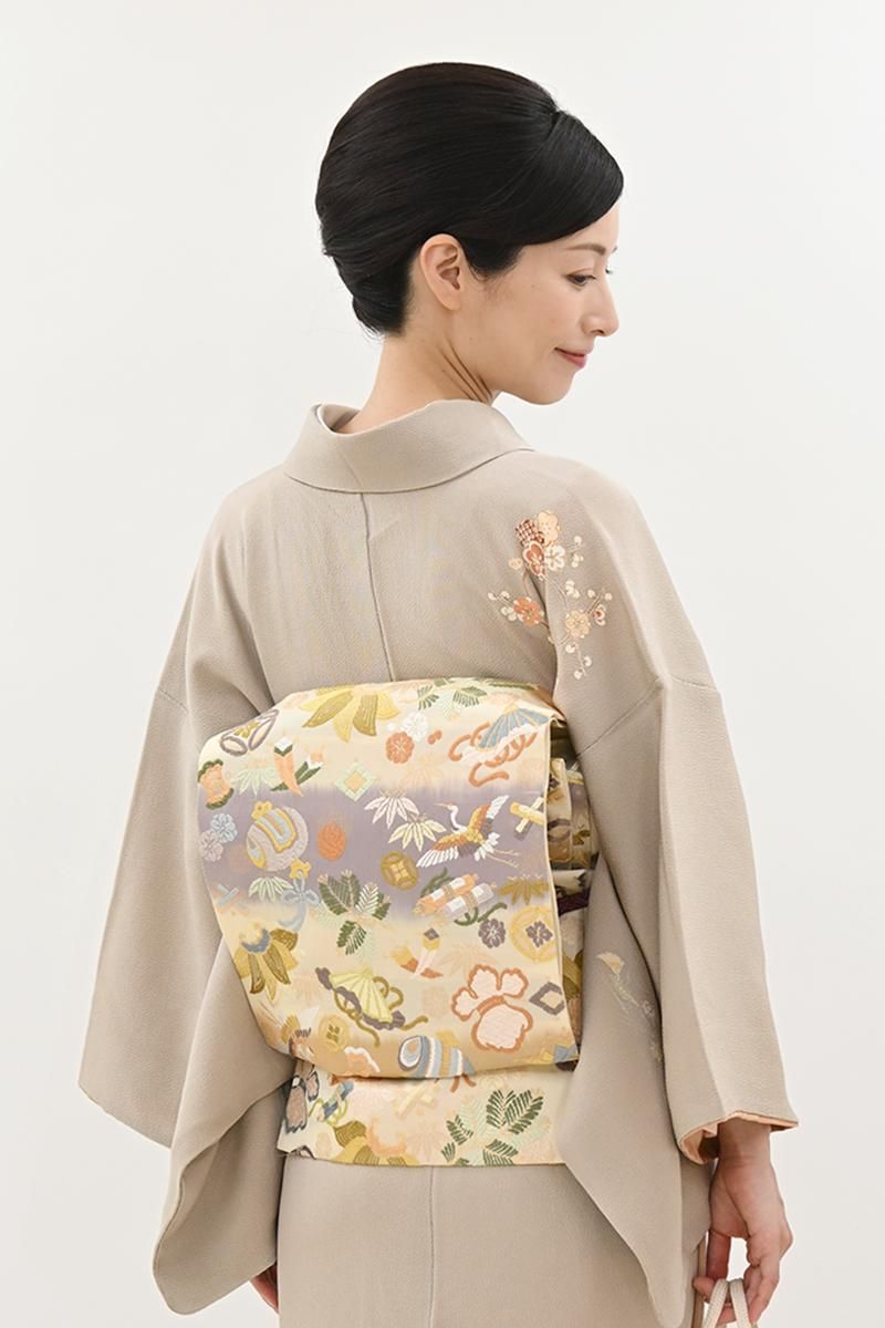 高級袋帯　アイボリーの絹地に高度な刺繍のような唐織の茶器　唯一無二の逸品 高級袋帯 アイボリーの絹地に高度な刺繍のような唐織の茶器 唯一