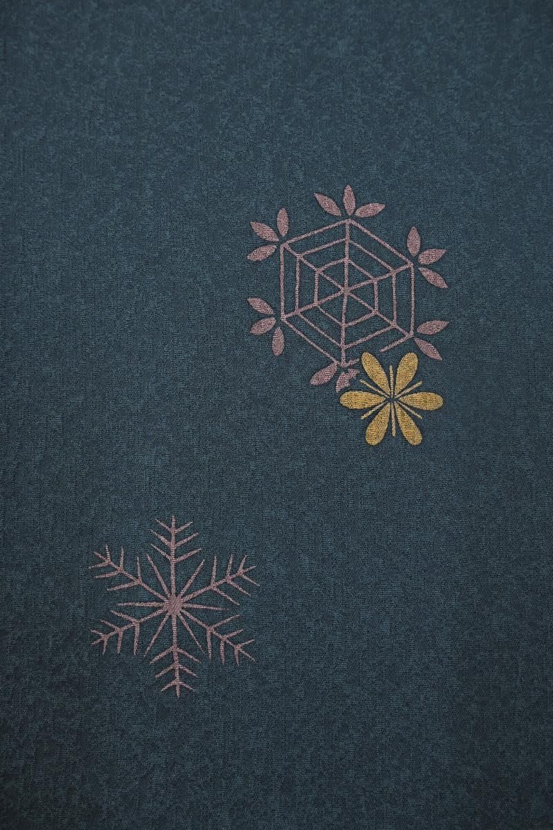 銀座【D-3943】草野一騎監修 小紋 濃縹色 雪花文（落款入）:身丈152.5