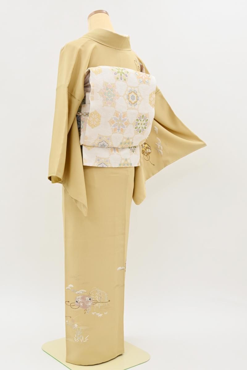 銀座【B-4329】訪問着 淡い深支子色 四季花に文箱の図 :身丈152.5/裄