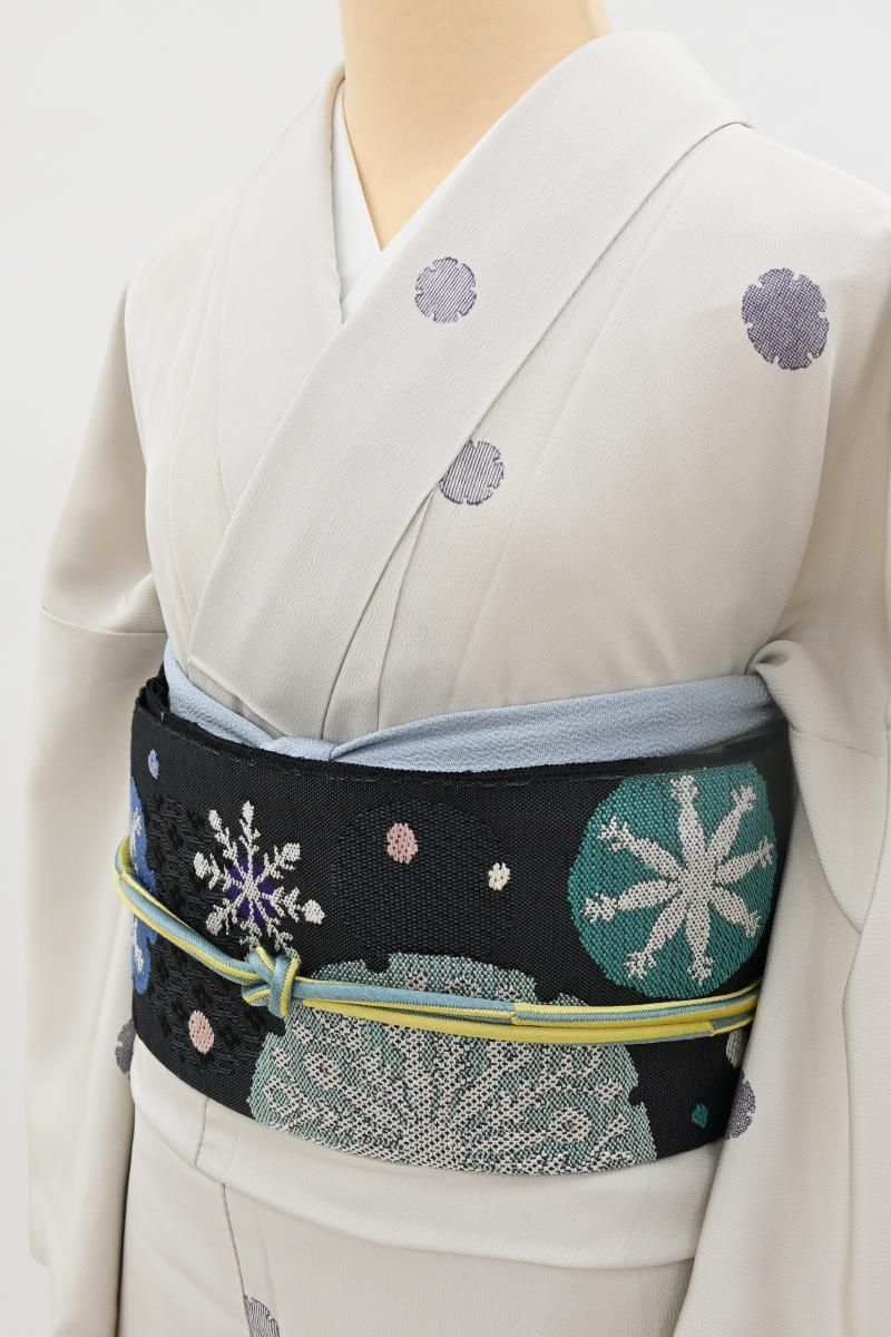 市松格子紋紗小紋【擦り疋田を込めた雪輪◆淡藤色×白×絹鼠色】ブルーラベンダー 小袖 白綸子地流水松藤模様 文化遺産オンライン