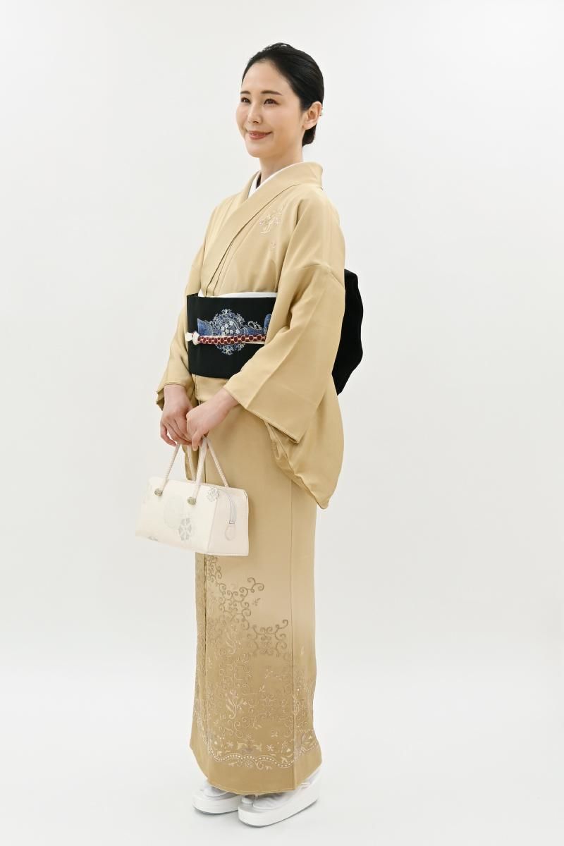 銀座【B-4310】刺繍 繍一ッ紋 付下げ 桑色 花唐草文 :身丈158/裄65.5