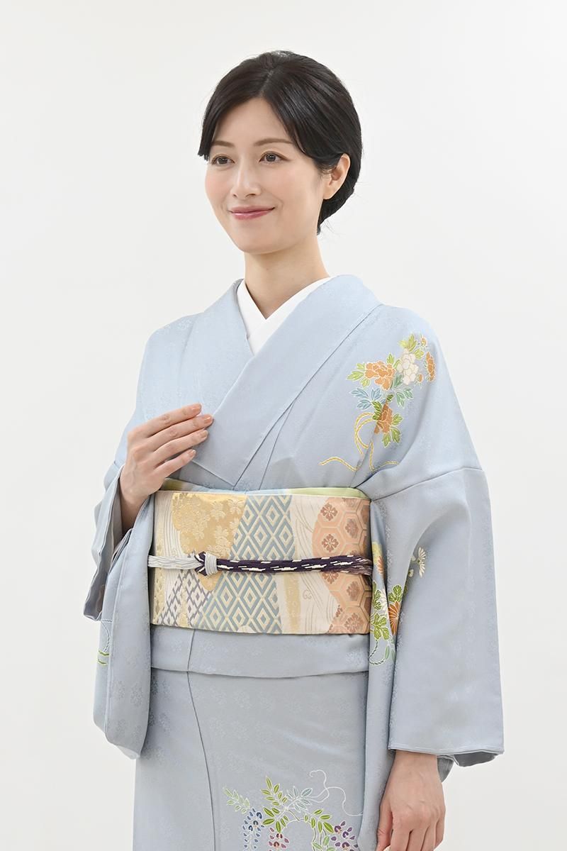 銀座【L-8488】西陣 川島織物製 本袋帯 淡い白茶色 遠山に割付文（落款