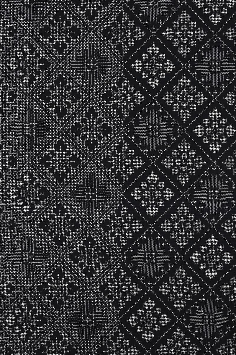 銀座【着物4649】本場奄美大島紬 檳榔子黒色 古代絣（反端 証紙付