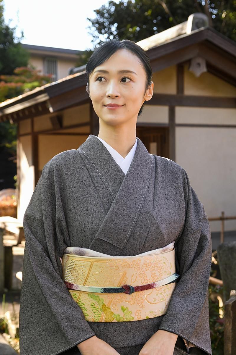 銀座【着物4656】人間国宝 中村勇二郎型 伊勢型小紋 黒色 古代菊（反端