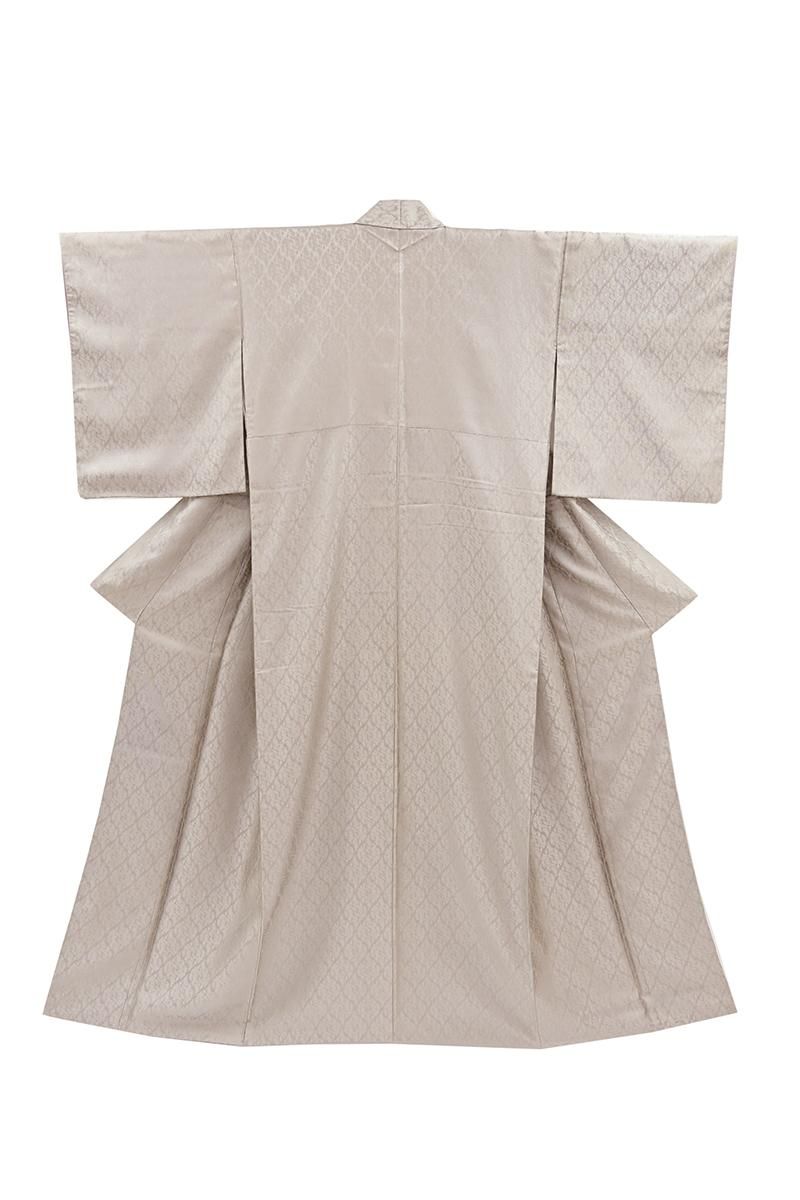 銀座【C-3341】高田倭男 繍一ッ紋 色無地 淡い茶鼠色 松葉の地紋（色紙