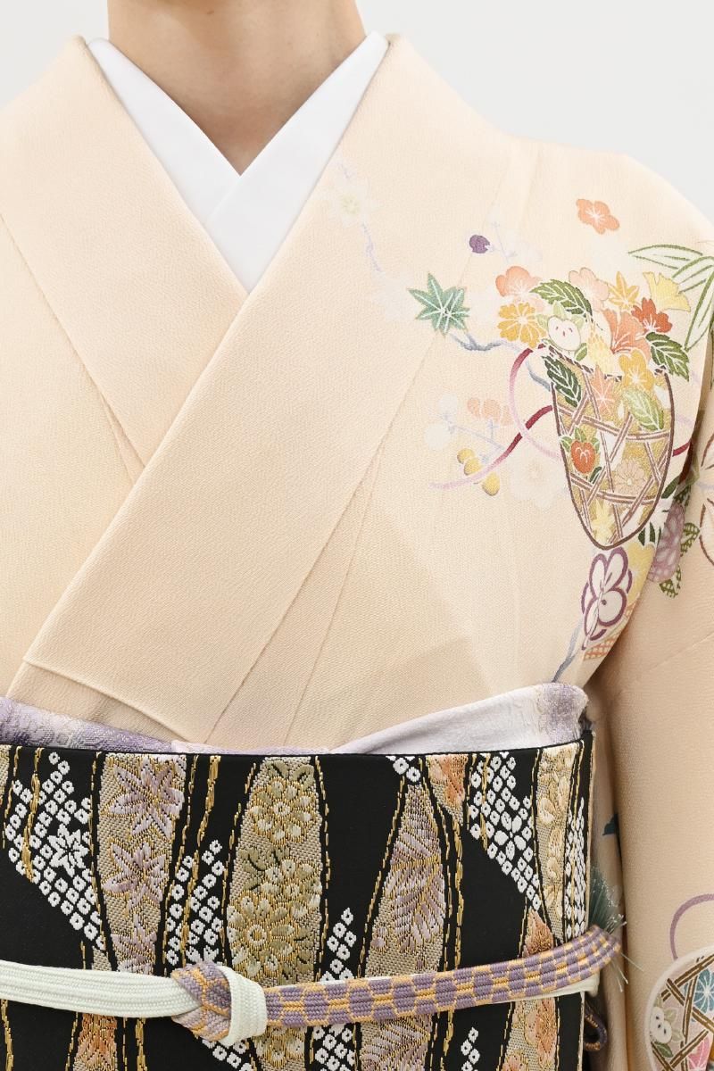 銀座【B-4341】縮緬地 訪問着 淡い赤白橡色 花籠や四季花文:身丈154/裄