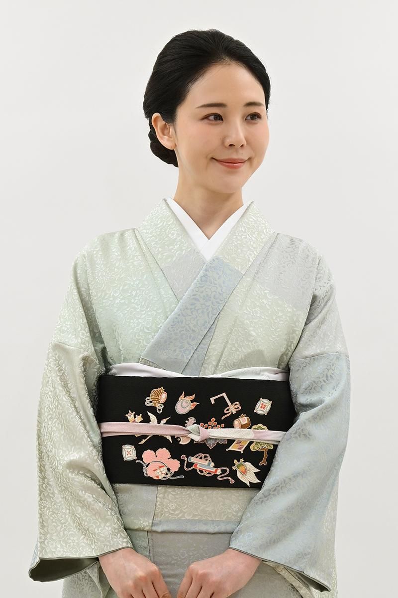 銀座【H-0857】縮緬地 染名古屋帯 黒色 宝尽くし文 - 銀座きもの青木