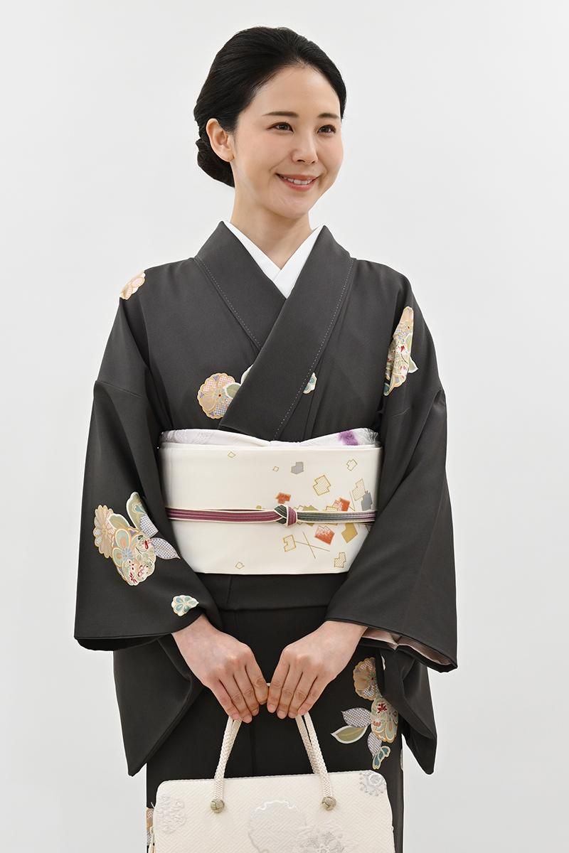 銀座【H-0858】塩瀬地 染名古屋帯 生成色 切箔散らし文 - 銀座きもの