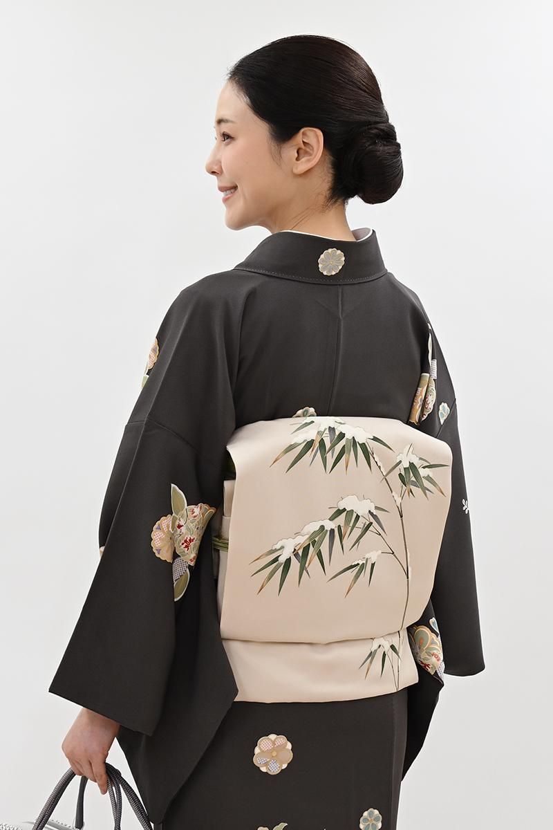 銀座【H-0859】塩瀬地 染名古屋帯 淡い白茶色 雪持ち笹の図 - 銀座