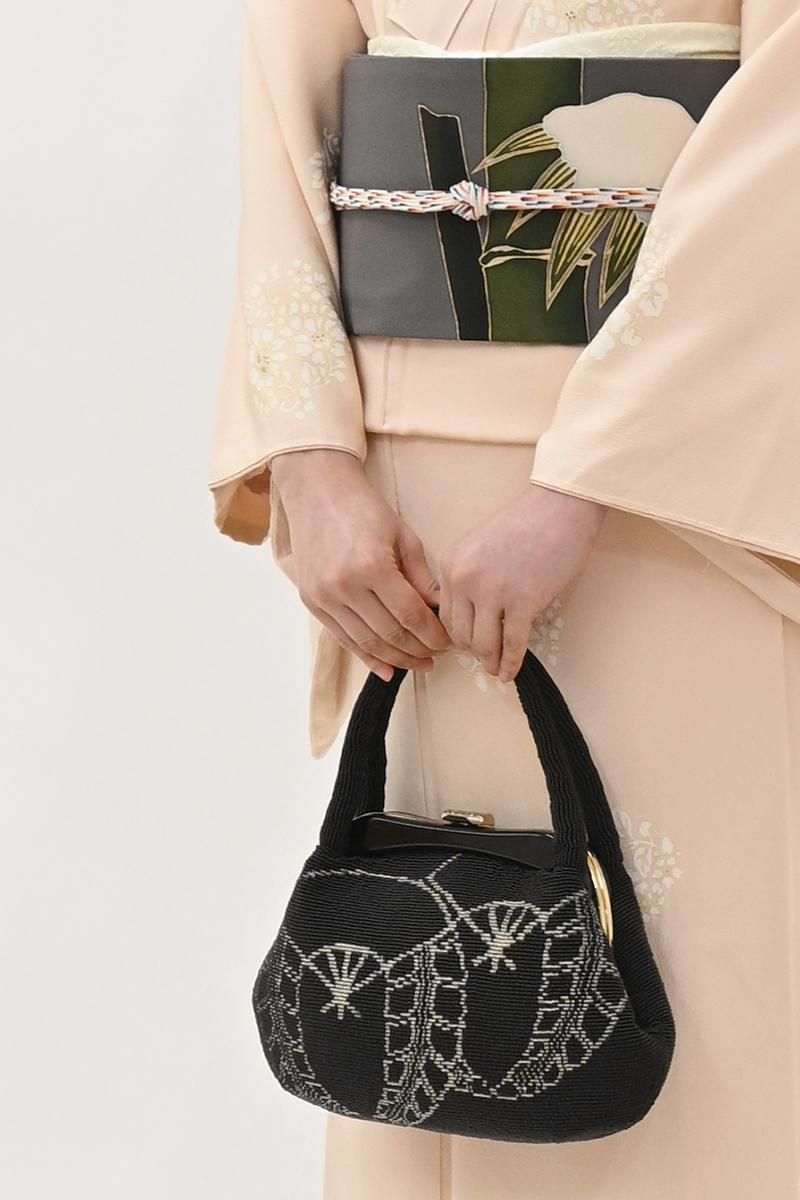 銀座【G-3394】ビーズ刺繍 バッグ 黒色 扇に下り藤文 - 銀座きもの青木