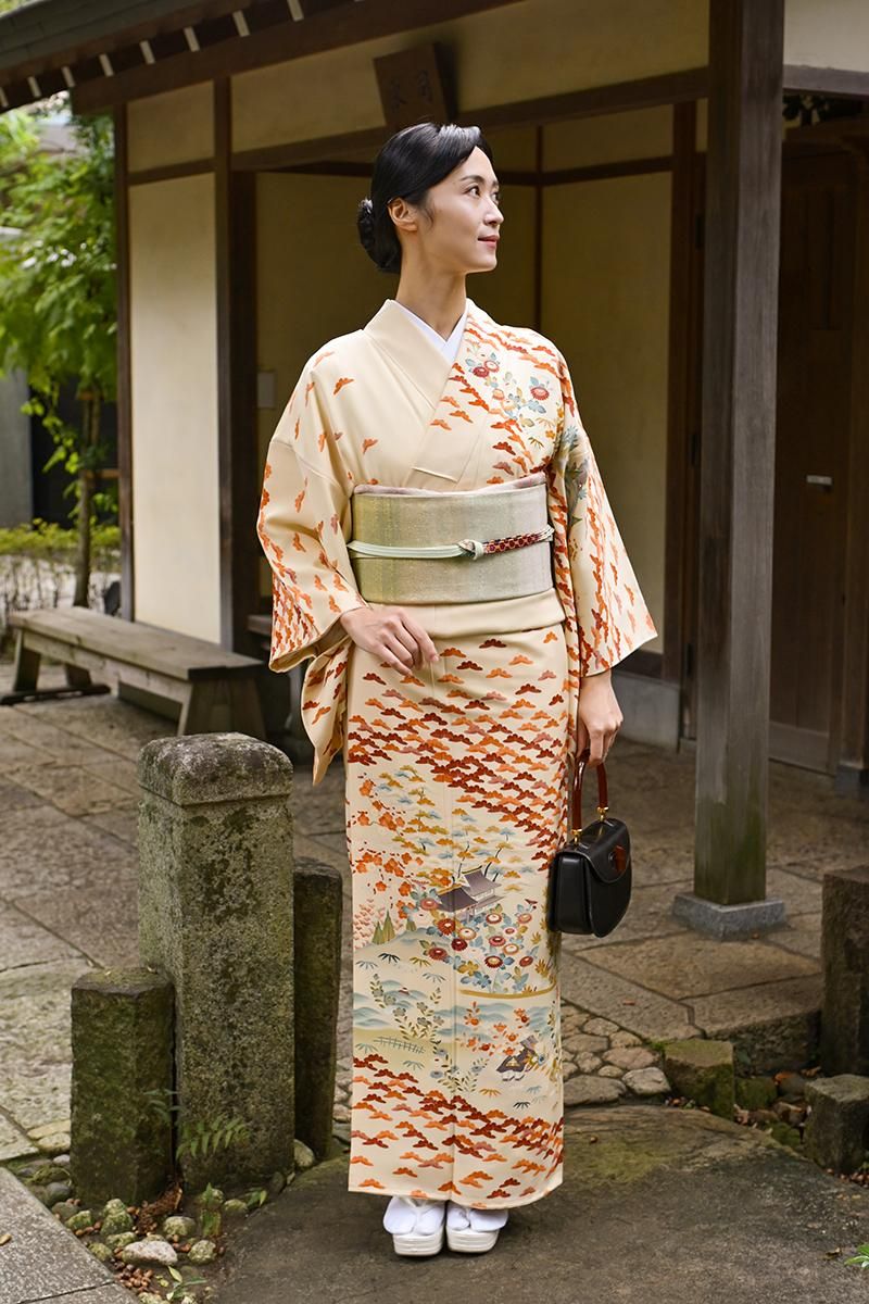 ☆専用☆美品未着用 着物 作家物落款“ぱきっ☆視線奪う”訪問着R-17 銀座【着物4675】上野工房製（上野忠夫作）訪問着 薄卵色 風景文（色紙