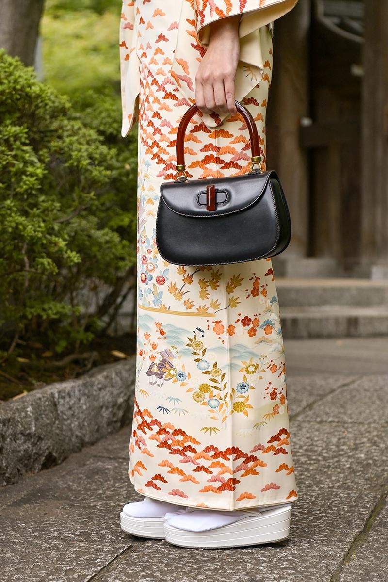 ☆専用☆美品未着用 着物 作家物落款“ぱきっ☆視線奪う”訪問着R-17 銀座【着物4675】上野工房製（上野忠夫作）訪問着 薄卵色 風景文（色紙