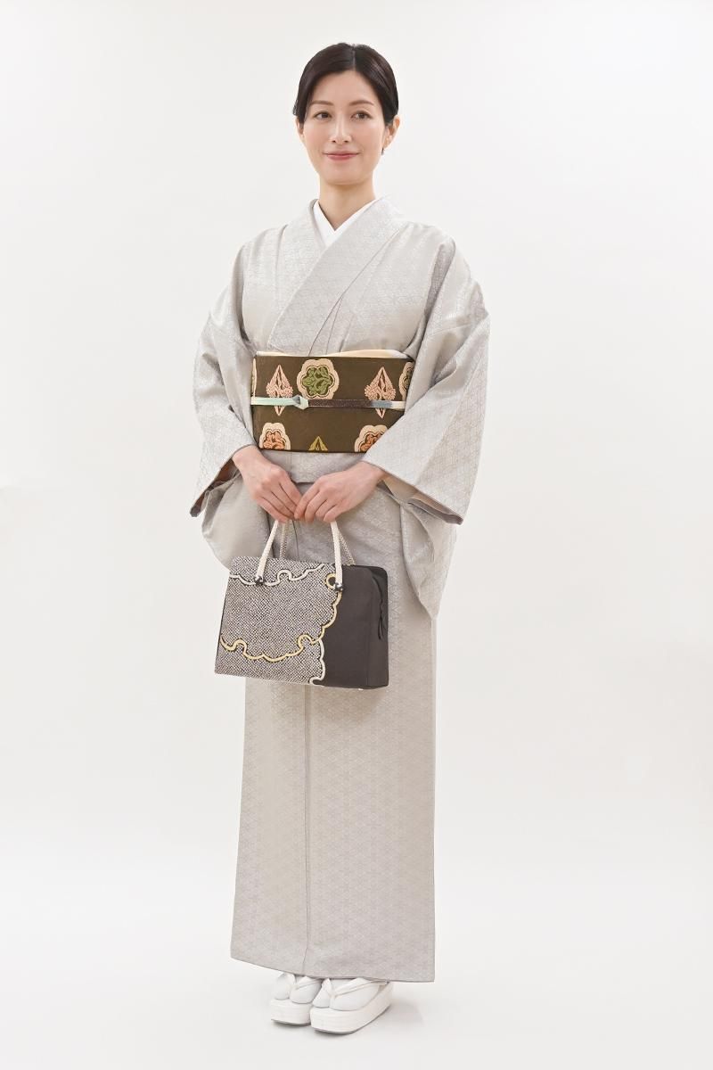 銀座【C-3373】色無地 絹鼠色 小葵の地紋 :身丈159/裄67.5 - 銀座