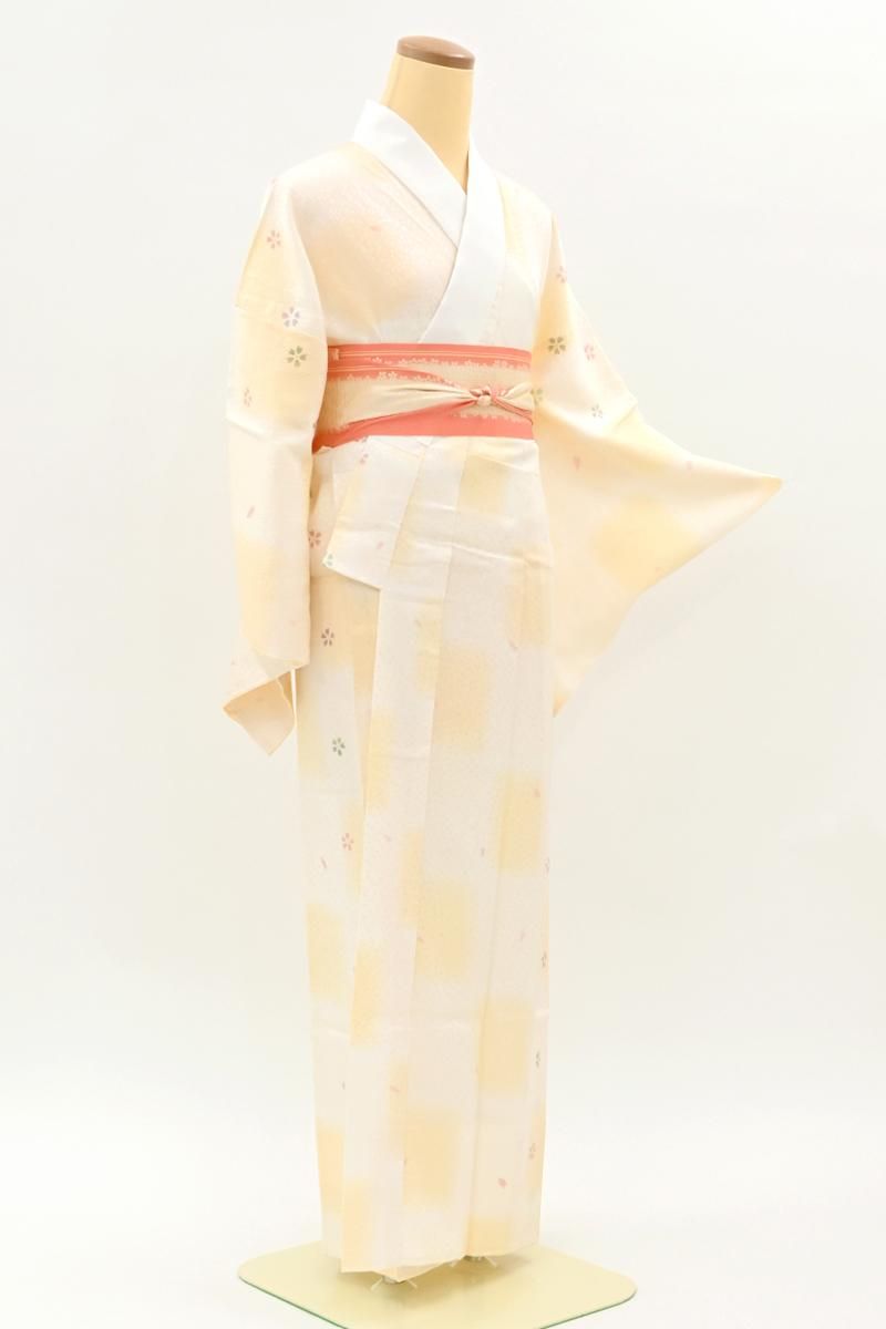 銀座【F-681】長襦袢 薄黄檗色×乳白色 市松暈かしに桜花文 :身丈128.5