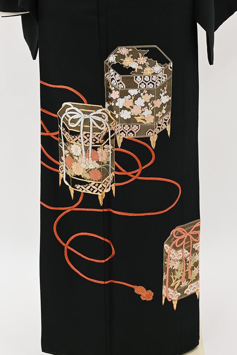 銀座【B-4432】刺繍 染五ッ紋 黒留袖 貝桶の図 :身丈157/裄66 - 銀座