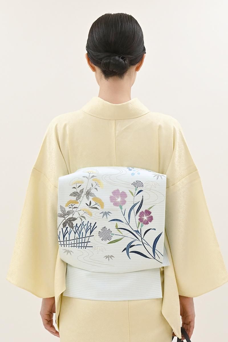 本銀箔 月に植物模様 オフホワイト 多色 銀 袋帯 A761-12 【中古】 銀座【H-1101】夏 相良刺繍 名古屋帯 淡い青白磁色 変わり段に唐花文