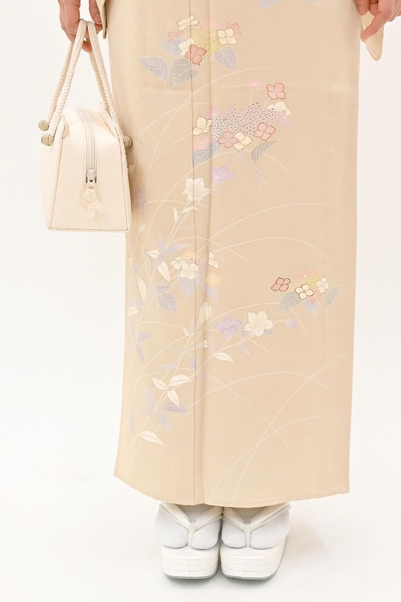 銀座【B-4490】繍一ッ紋 単衣 付下げ 白茶色 紫陽花や桔梗の図（高島屋