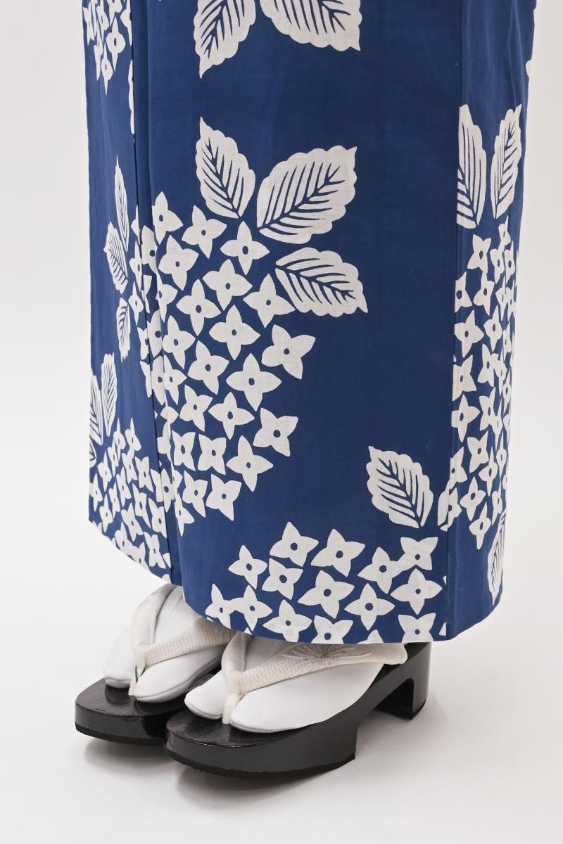 エコ配限定　【美品】桐箱　着物用　紋入り 美しく色づく桐箱 – 箱藤商店（京都） || THE COVER NIPPON