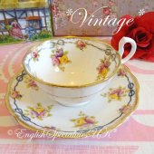 <img class='new_mark_img1' src='https://img.shop-pro.jp/img/new/icons47.gif' style='border:none;display:inline;margin:0px;padding:0px;width:auto;' />【Royal Albert - Crown China】Vintage Blue Ribbon Cup & Saucer<br>ロイヤルアルバート クラウンチャイナ ブルーリボンカップ＆ソーサー