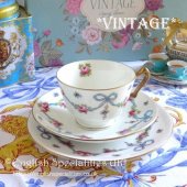 <img class='new_mark_img1' src='https://img.shop-pro.jp/img/new/icons47.gif' style='border:none;display:inline;margin:0px;padding:0px;width:auto;' />【Crown Staffordshire】VINTAGE Blue Ribbon Trio<br>クラウンスタッフォードシャー *ヴィンテージ*  ブルーリボン　トリオ