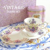 <img class='new_mark_img1' src='https://img.shop-pro.jp/img/new/icons47.gif' style='border:none;display:inline;margin:0px;padding:0px;width:auto;' />【Queen Anne】*Vintage* Sweet Violets & Ribbon Tennis Set <br>クイーンアン - スイートバイオレット＆リボン テニスセット 1950年