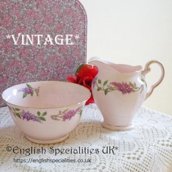 <img class='new_mark_img1' src='https://img.shop-pro.jp/img/new/icons47.gif' style='border:none;display:inline;margin:0px;padding:0px;width:auto;' />【TUSCAN】Lilac Time Milk Jug & Sugar Bowl *VINTAGE*<br>タスカン ライラックタイム *ヴィンテージ* ミルクジャグ＆シュガーボウル 
