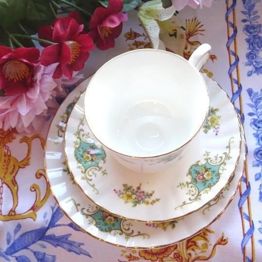 ロイヤルスタッフォード ヴィンテージ ティーカップトリオ