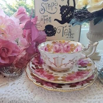 【英国ビンテージ】ロイヤルアルバート★ティーローズ★テニスセット 英国ビンテージ】ロイヤルアルバート☆ティーローズ☆テニスセット