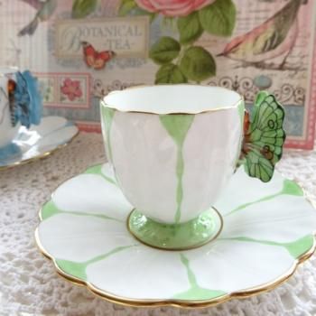 <img class='new_mark_img1' src='https://img.shop-pro.jp/img/new/icons15.gif' style='border:none;display:inline;margin:0px;padding:0px;width:auto;' />【AYNSLEY】*Vintage* Butterfly Handle Cup & Saucer Green<BR>エインズレイ ヴィンテージ バタフライハンドル カップ＆ソーサー グリーン