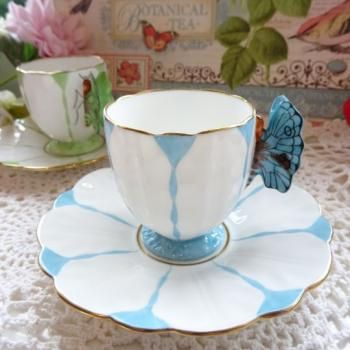 <img class='new_mark_img1' src='https://img.shop-pro.jp/img/new/icons15.gif' style='border:none;display:inline;margin:0px;padding:0px;width:auto;' />【AYNSLEY】*Vintage* Butterfly Handle Cup & Saucer Blue<BR>エインズレイ ヴィンテージ バタフライハンドル カップ＆ソーサー ブルー