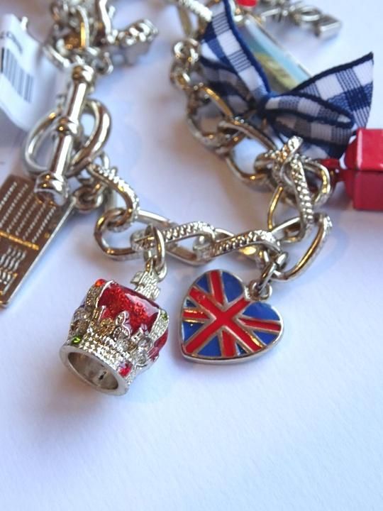 アクセサライズ　ロンドンチャーム　ブレスレット