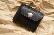 コンチョの付いたバッファロー革の二つ折り財布