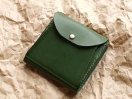 緑のヌメ革の財布