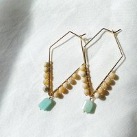 <img class='new_mark_img1' src='https://img.shop-pro.jp/img/new/icons14.gif' style='border:none;display:inline;margin:0px;padding:0px;width:auto;' />Amazonite & African Opal diamond shaped Pierced Earring アマゾナイト&アフリカンオパールビーズ　14kgf デザインフープピアス