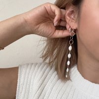 <img class='new_mark_img1' src='https://img.shop-pro.jp/img/new/icons14.gif' style='border:none;display:inline;margin:0px;padding:0px;width:auto;' />Mother of Pearl Design Chain Long  Pierced Earring ライスマザーオブパール　14kgfバブルチェーン ロングピアス
